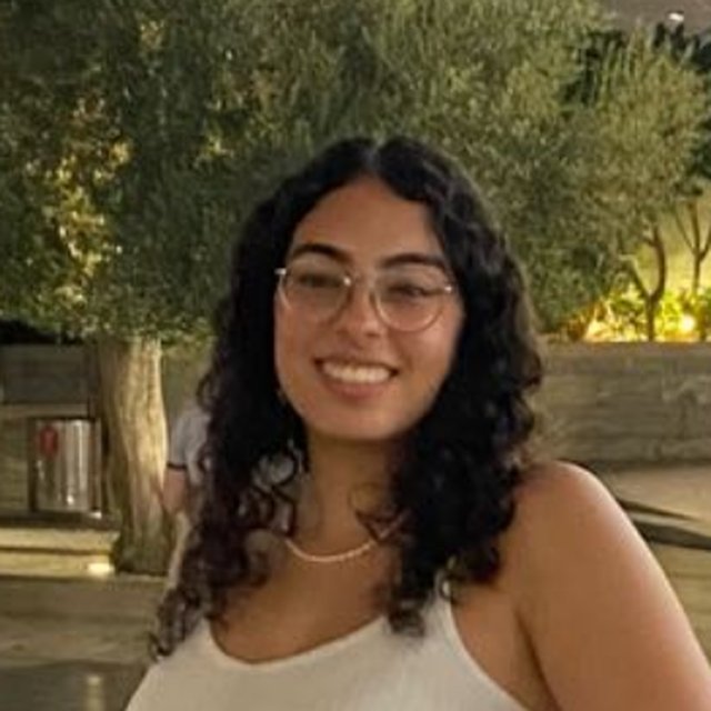 יולי א׳, תלמידה לשעבר