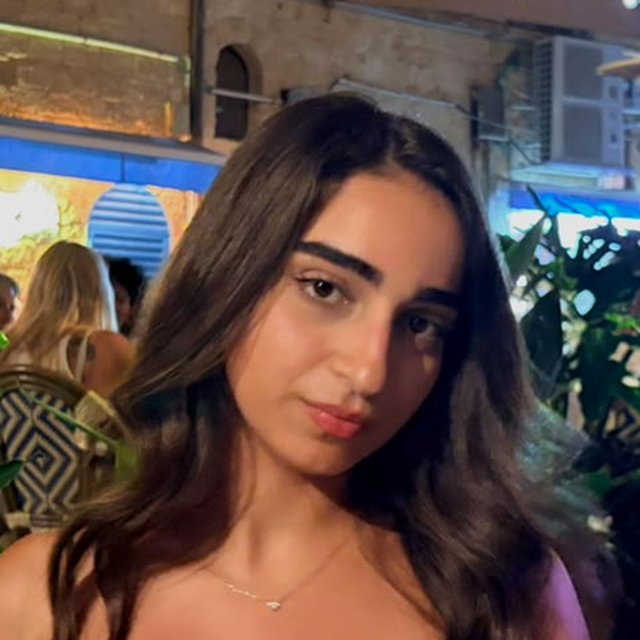 יולי א׳, תלמידה לשעבר